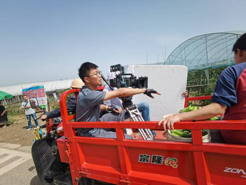 电商爆款背后的推手：称多县产品视频拍摄公司精准捕捉卖点痛点